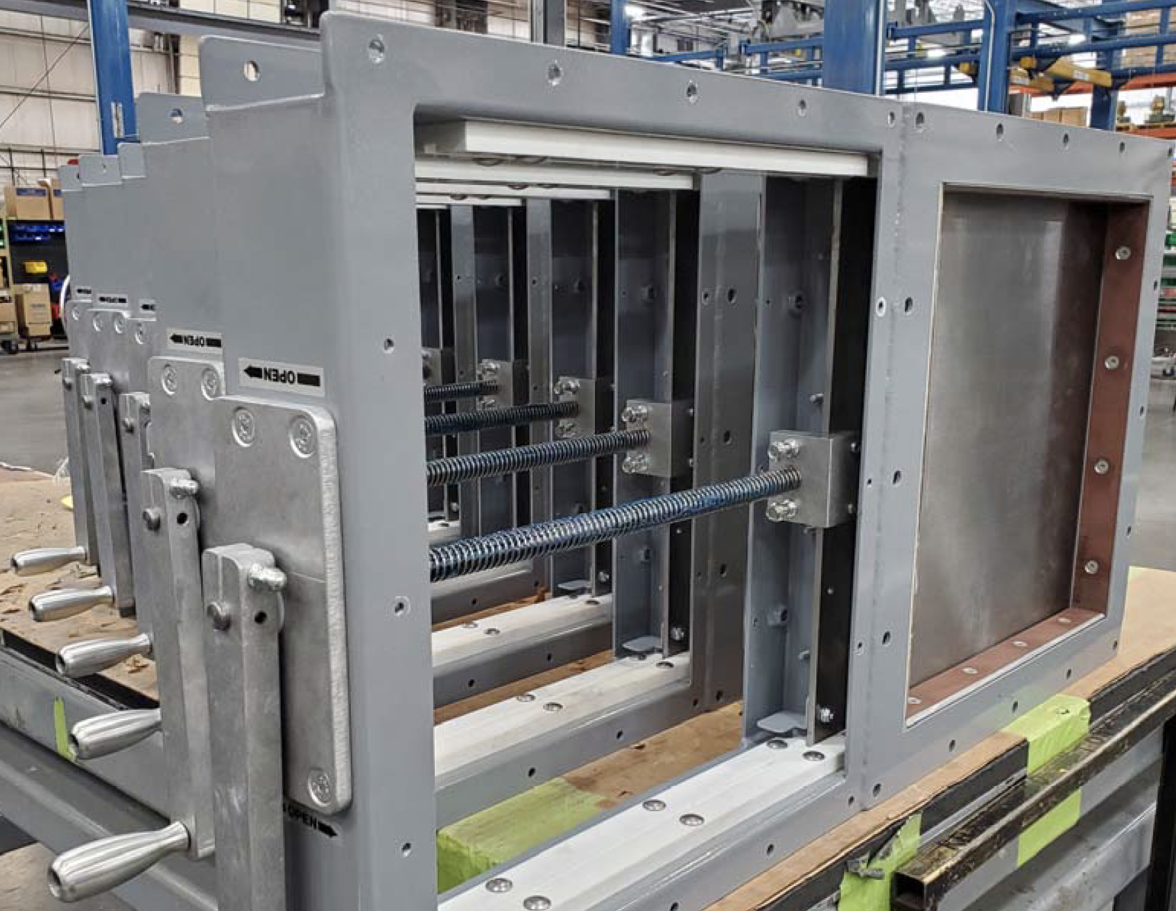 Hand Crank Titan Slide Gate Handling Metallurgical Coke | Vortex